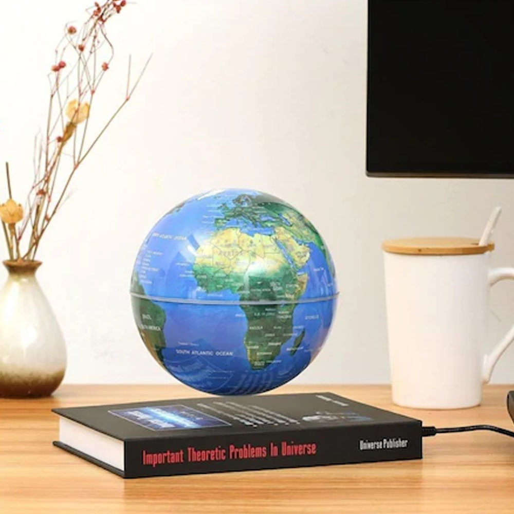 Toptan Kitap Üstünde Dönen Manyetik Dünya