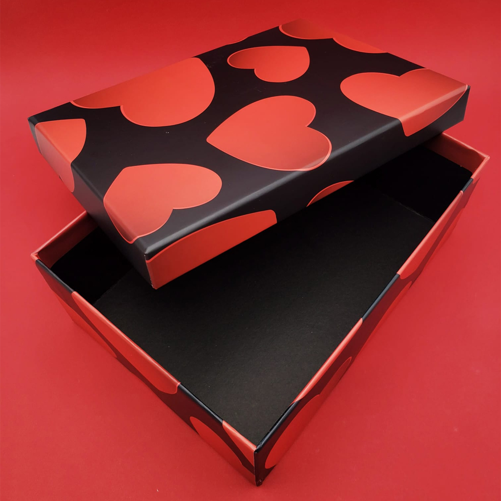 Toptan Kalp Desenli Hediye Kutusu