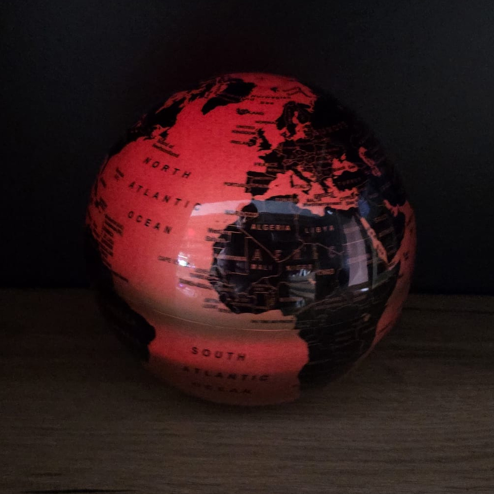 Toptan Işıklı Dönen Dünya