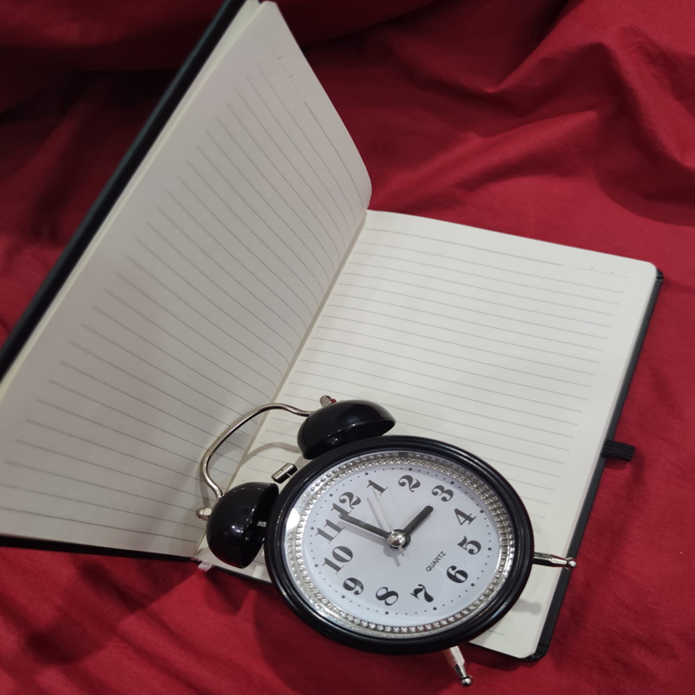 Toptan Siyah Masa Saati ve Termo Deri Defter