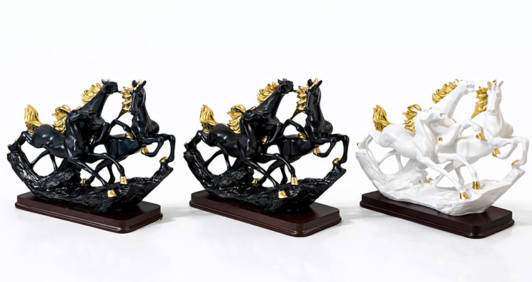 Polyester 3'Lü Şahlanmış At Figürü Alk1627