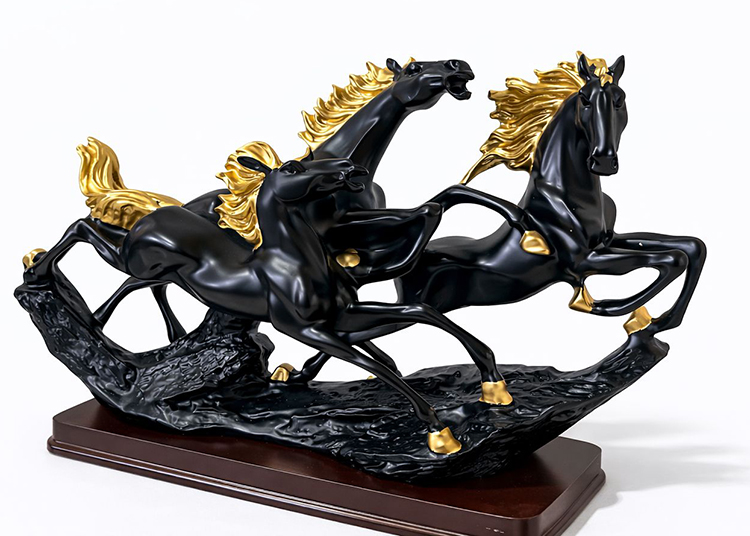 Polyester 3'Lü Şahlanmış At Figürü Alk1627