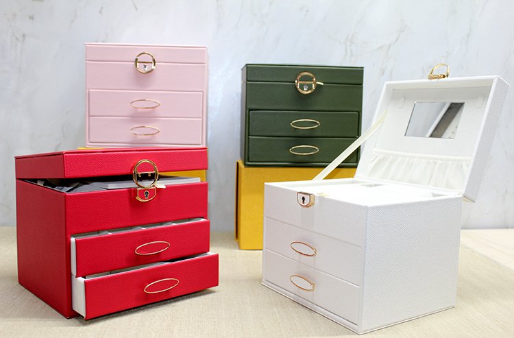 Deri Kaplamalı Makyaj Ve Takı Kutusu Alk3610