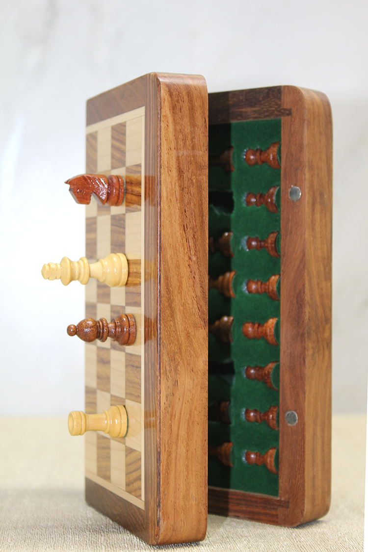 Özel Vernikli Mıknatıs Taşlı Ahşap Katlanabilir Kutulu Satranç Oyunu 30 Cm G223