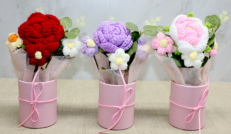 El Örgüsü Saksida Gül Buketi Alk4966