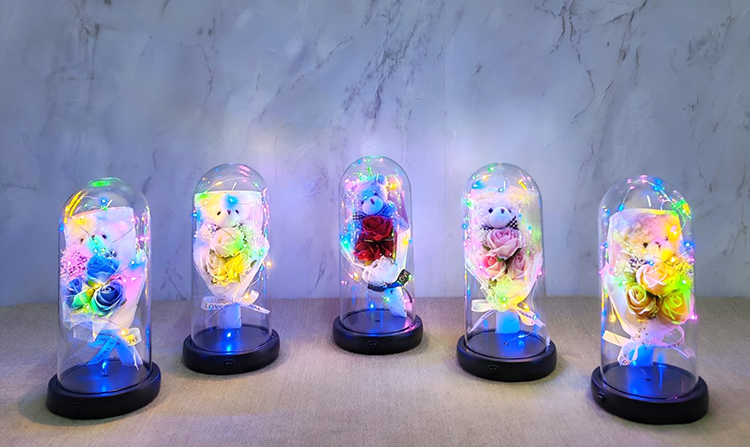 Işıklı Müzikli Fanus içinde Sevimli Ayıcıklı Gül Buketi  Alk5002